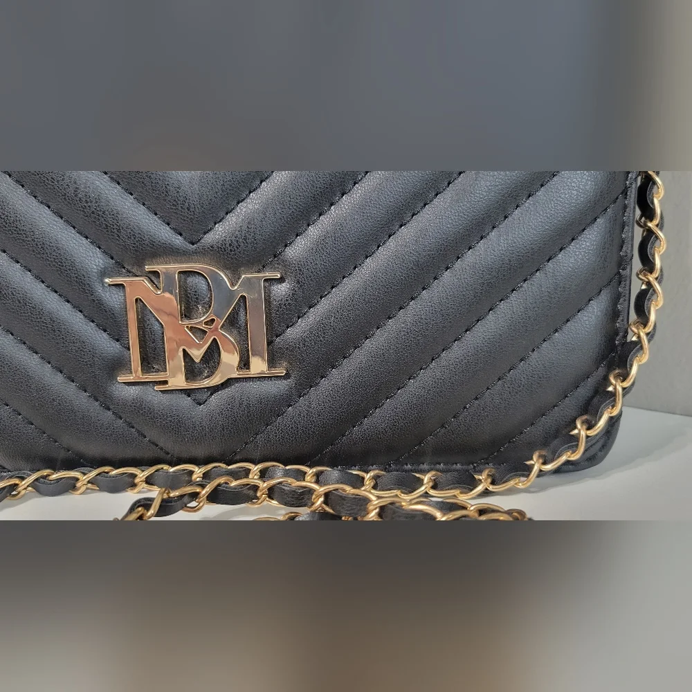 NWT Badgley Mischka Quilted Vegan Leather Crossbody Clutch - Picture 3 of 11